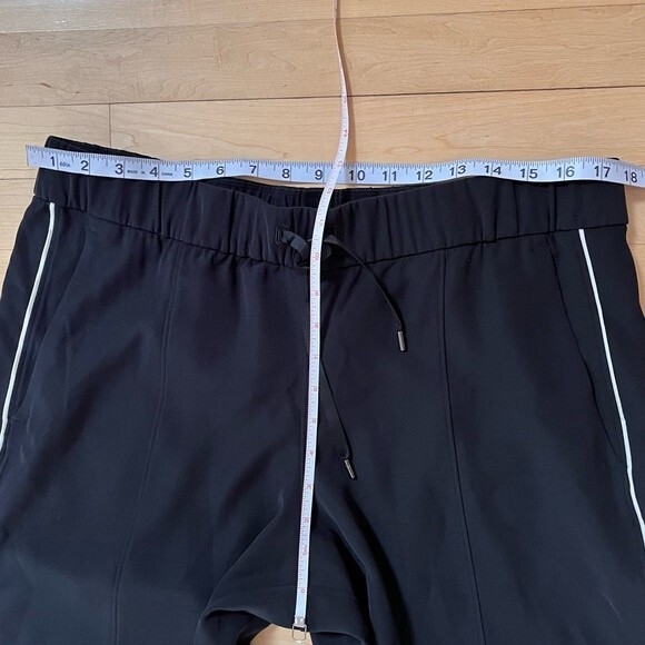 Lululemon On the Right Track Pant in Black 12 NWOT - Picture 7 of 11